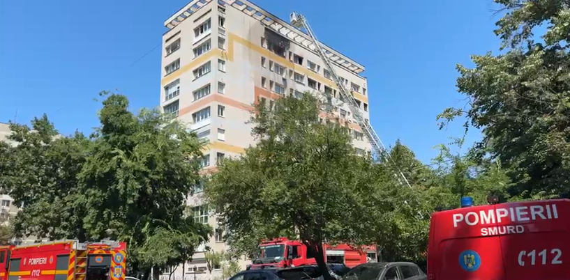 Incendiu de proporții într-un bloc capitală, 45 de persoane au fost deja evacuate