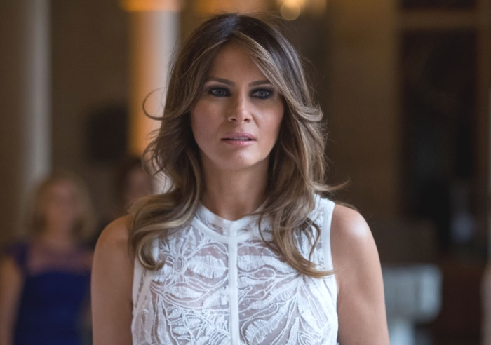 S-a aflat de ce pozează Melania Trump mereu cu gura deschisă!