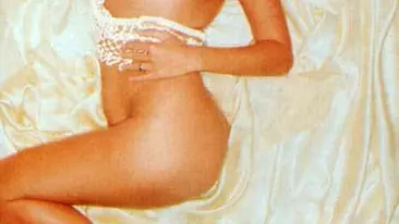 Adevarul despre trupul Danei Savuica! Cum arata in costum de baie, fara Photoshop, la 15 ani dupa celebrul pictorial nud!