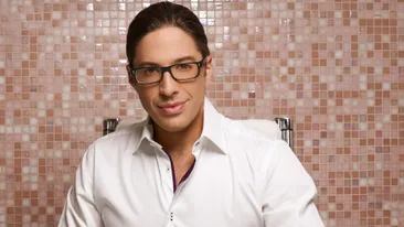 După iubirea fierbinte de la mare, nu mai există nicio şansă de împăcare! Winnetou a „rupt-o“ definitiv cu Monica Bîrlădeanu! Doctorul a făcut o pasiune nebună pentru tânăra cu care a înşelat-o pe actriţă, iar noi avem şi „mărturiile video”!