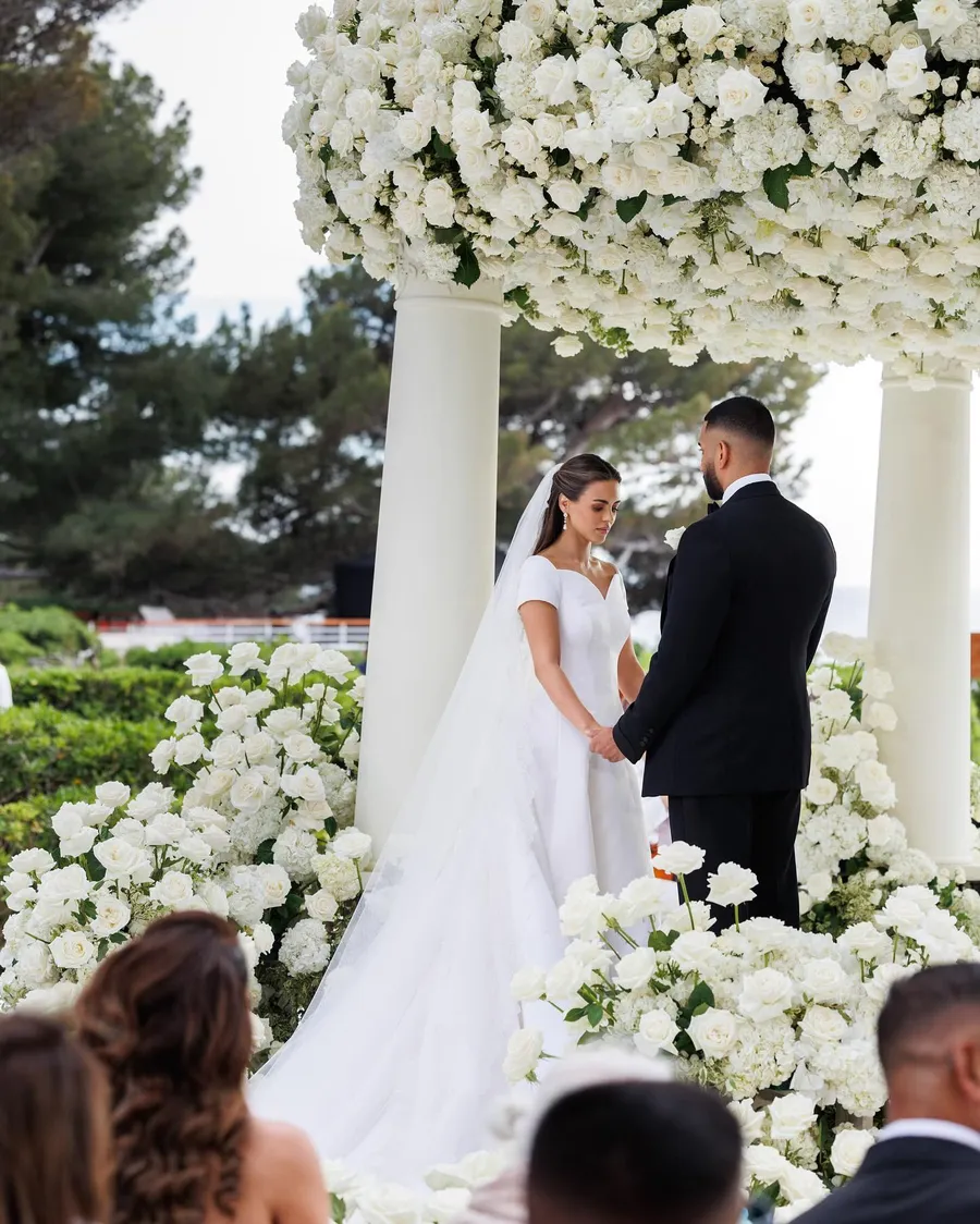 Miliardarul Umar Kamani și aleasa lui s-au căsătorit într-un cadru de poveste/ Sursa foto: Instagram