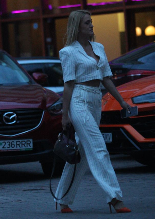 Iuliana Pepene, apariție super-sexy la un local din zona de Nord a Capitalei