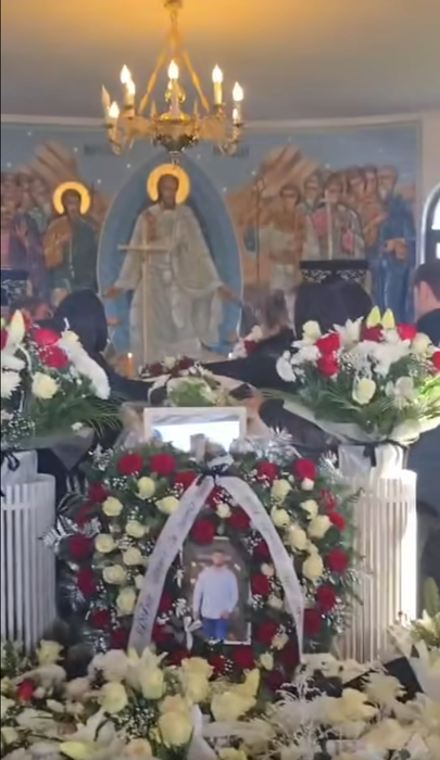 Primele imagini de la înmormântarea lui Vlăduț din Satu Mare! Durere fără margini