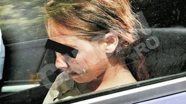 Fata tinuta in lanturi face dezvaluiri socante! Dezvirginata cu degetul de mama ei