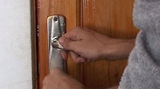 Ai geamuri termopan si aparat de aer conditionat? Risti sa fii "calcat de hoti"