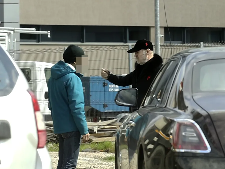 Gigi Becali, discuție aprinsă cu unul dintre muncitori