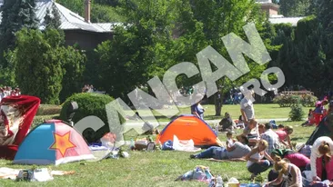 Noutatile din legea picnicului le-a taiat elanul credinciosilor veniti la Curtea de Arges