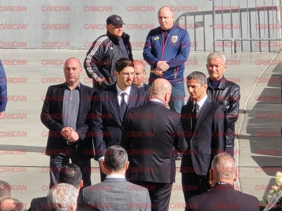 Politicieni, foști jucători și sute de fani își iau rămas bun de la Mircea Lucescu. Ultima zi de omagiu pe Arena Națională
