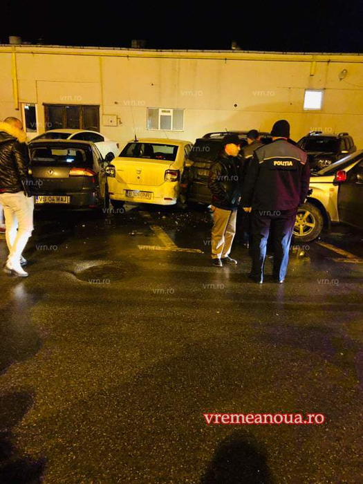 Accident grav în Vaslui! Un șofer de 18 de ani a spulberat 5 mașini în parcarea unui mall