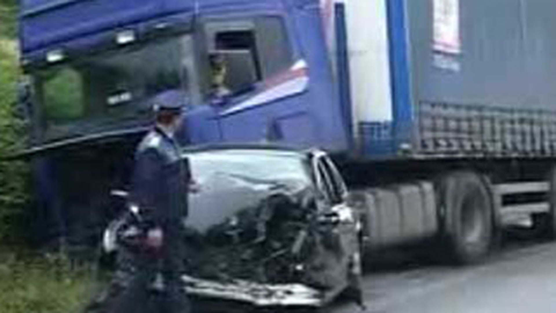 Doua TIR-uri si o masina implicate intr-un accident soldat cu trei raniti