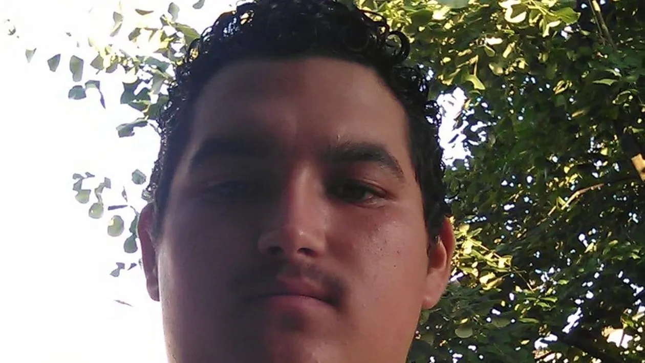 El este tânărul care a anunţat că la cele două mall-uri din Râmnicu Vâlcea au fost puse bombe