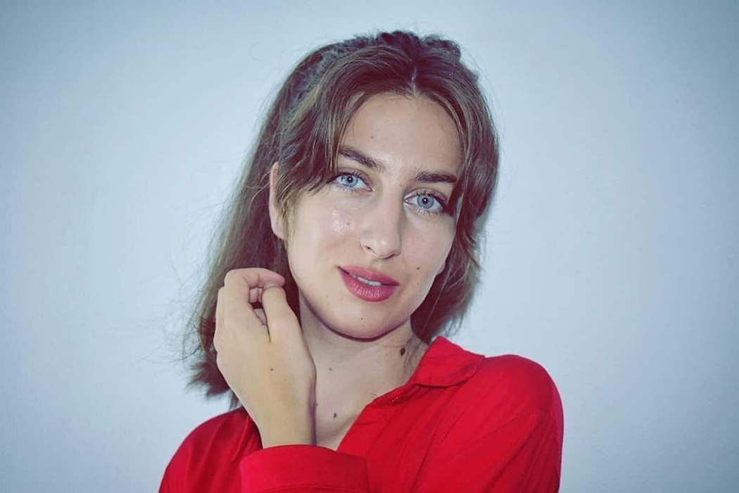 Daniela are nevoie de 300 de euro pe săptămână pentru tratament