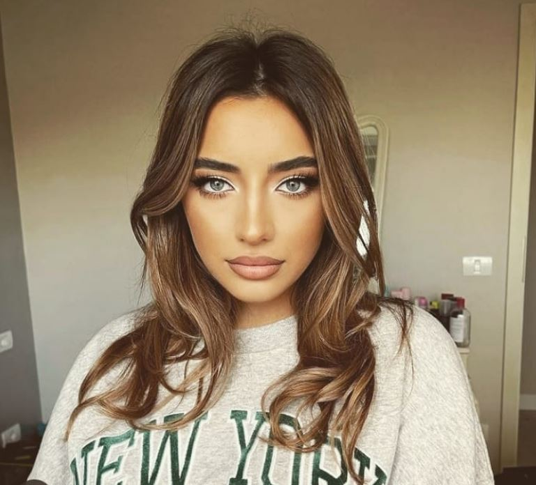 Iubita lui Dennis Man, fotbalistul aflat pe lista lui AC Milan, o adevărată bombă-sexy! Fotografii incendiare cu Alexandra Ionela, fostă Miss Arad în 2014| GALERIE FOTO