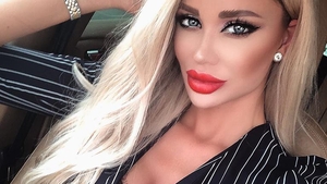 Bianca Drăgușanu, surprinsă la volanul unui bolid de lux, roșu ca focul! Anunțul pe care l-a făcut: ”Această frumusețe...”