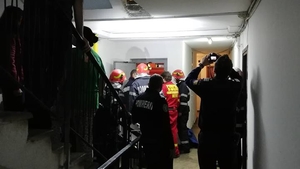 Un tânăr a căzut în gol cu liftul de la etajul trei, într-un bloc din Rahova!