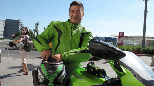 O blonda l-a infierbantat rau pe Radu Pietreanu in toiul noptii