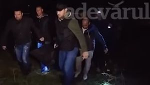 VIDEO / Rezultatele autopsiei celor doi bărbaţi găsiţi împuşcaţi în Târgovişte, după ce ar fi fost VÂNAŢI de braconieri! Medicii legişti au fost şocaţi