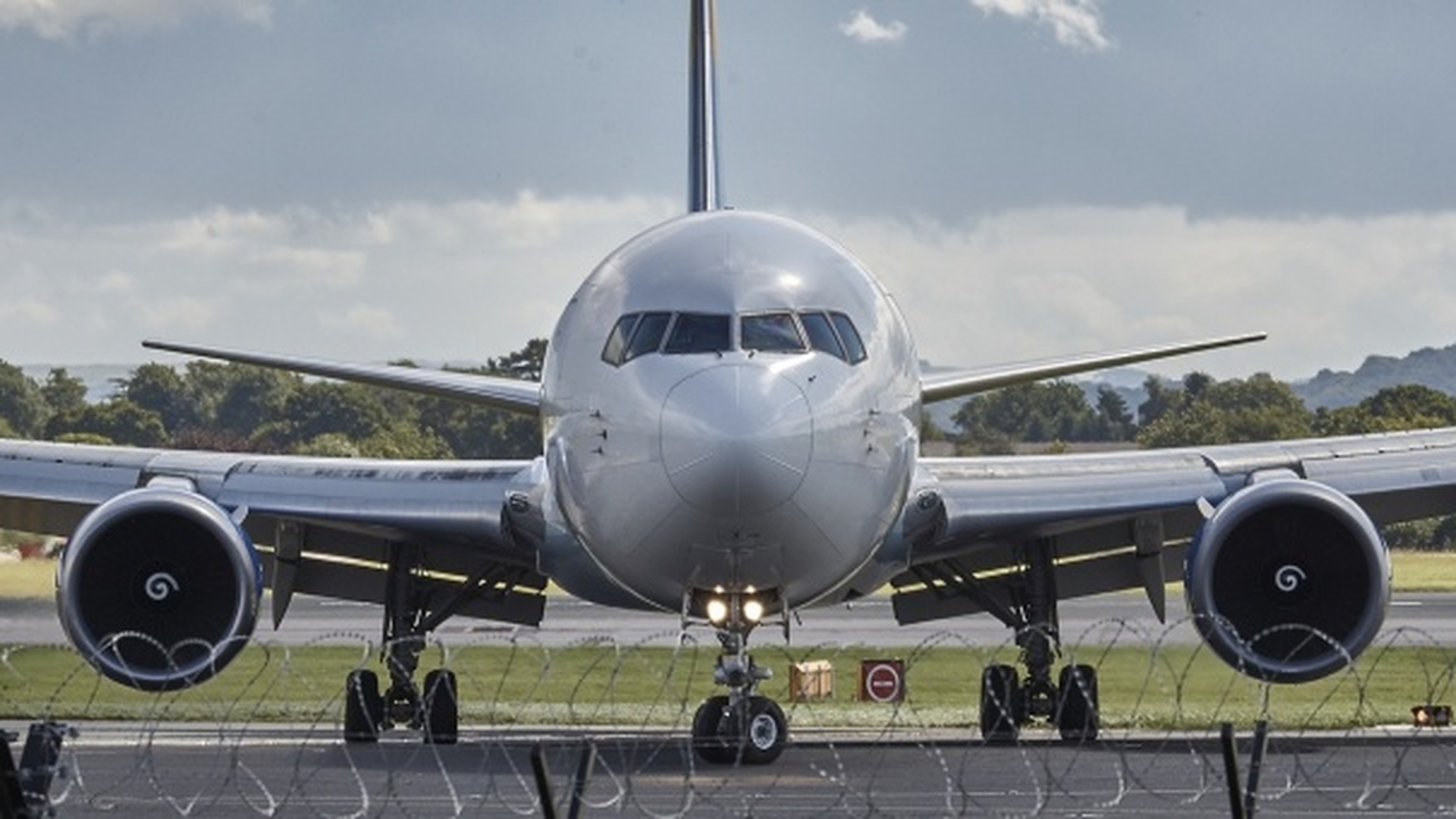Vești proaste pentru români. Biletele de avion, pe cale să se scumpească