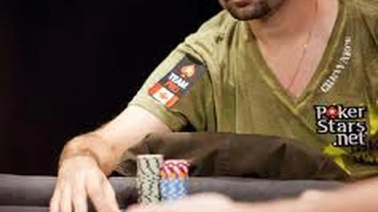 Romanul campion la poker si-a scos din minti un adversar! Imagini incredibile din timpul competitiei!