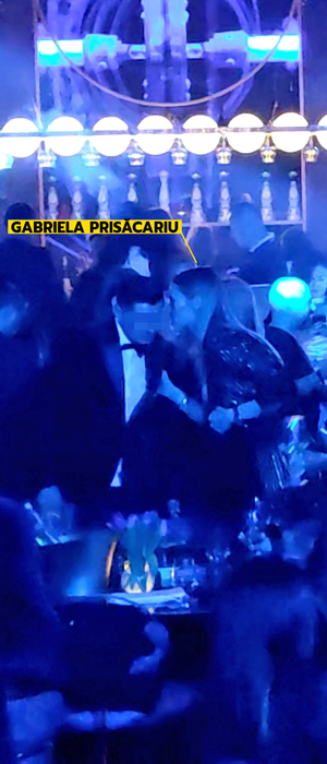 Gabriela vorbește cu ospătarul  (Foto: CANCAN.RO)