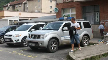 Trei tineri fani ai muzicii electronice cercetaţi de DIICOT pentru posesie de droguri