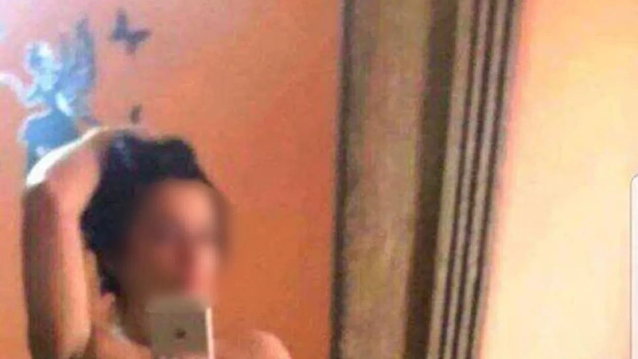 Imagini interzise cu o faimoasă cântăreață de la noi, cu zonele intime la vedere