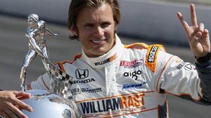 VIDEO Pilotul Dan Wheldon a murit in ultima etapa a sezonului IndyCar!