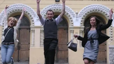 Culmea Bacului: O eleva de 10 pleaca babysitter in strainatate