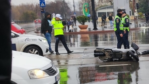 Muncitor nepalez, în stare gravă după un accident în centrul Capitalei! Ambulanța a venit la fața locului după 40 de minute