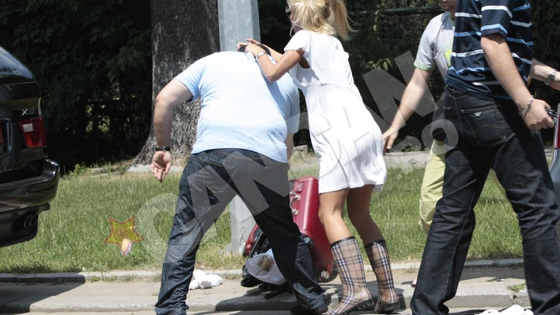 Vedete care si-au luat-o pe coaja!  Bataia e rupta din showbiz?