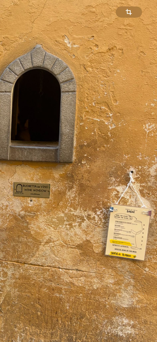 Am băut vin printr-o fereastră în Florența! Cum a fost întreaga experiență și cât m-a costat/foto: Cancan