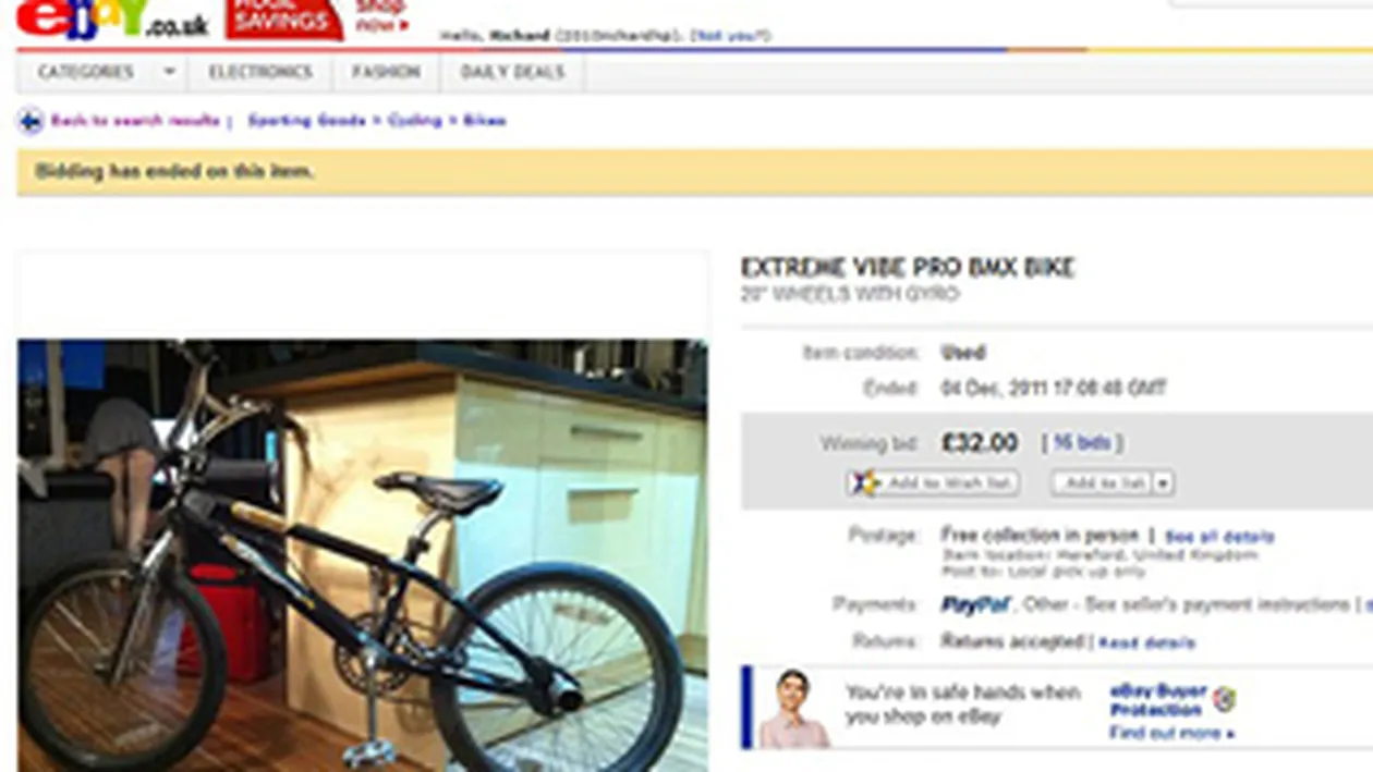 Toata lumea s-a uitat la anuntul asta de pe eBay, dar nimeni n-a observat altceva decat ce e in fundal