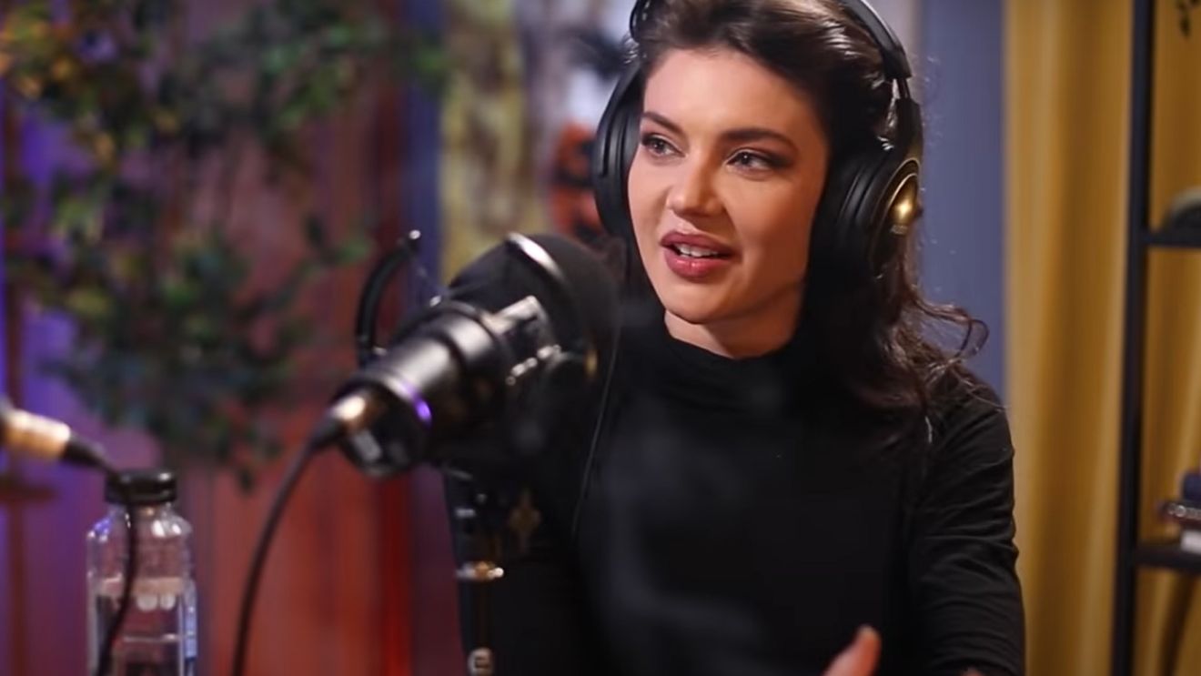 Ce reacție a avut Cristina Ich, după ce a aflat că a fost ”subiect de bârfă” la masa de Revelion: ”Fetiță, dar n-ai altă treabă?”
