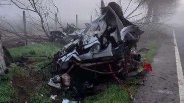 Grav accident în Comana, județul Constanța. Mașină ruptă în două, șofer mort pe loc