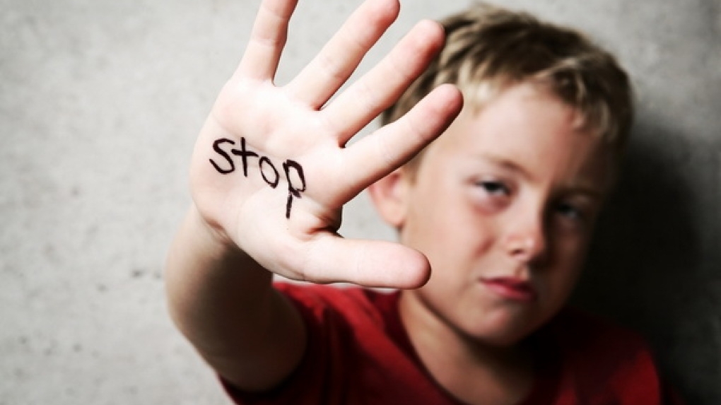 Educatoare, condamnată la închisoare. Cum îi abuza pe copii ce se aflau în grija ei. „E bou rău, mă! Exact ca tac-su!"