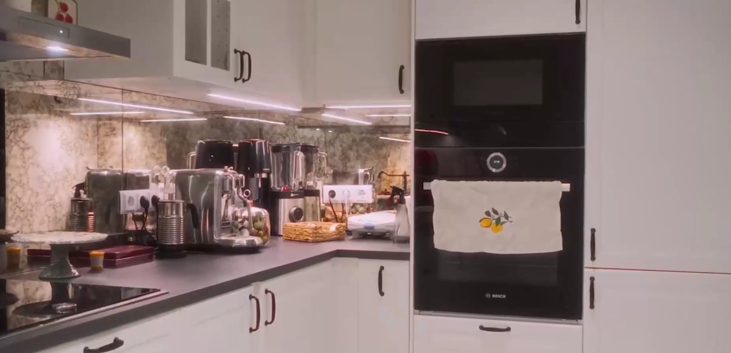 Cum arată noul apartament al lui Selly. Celebrul vlogger a terminat renovările și a făcut turul locuinței