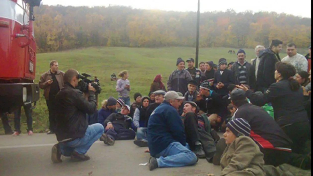 Protestatarii din Pungeşti spun că au renunţat la greva foamei din cauza abuzurilor jandarmilor