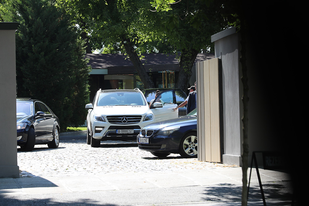 EBA se urcă la volanul Mercedes-ului său