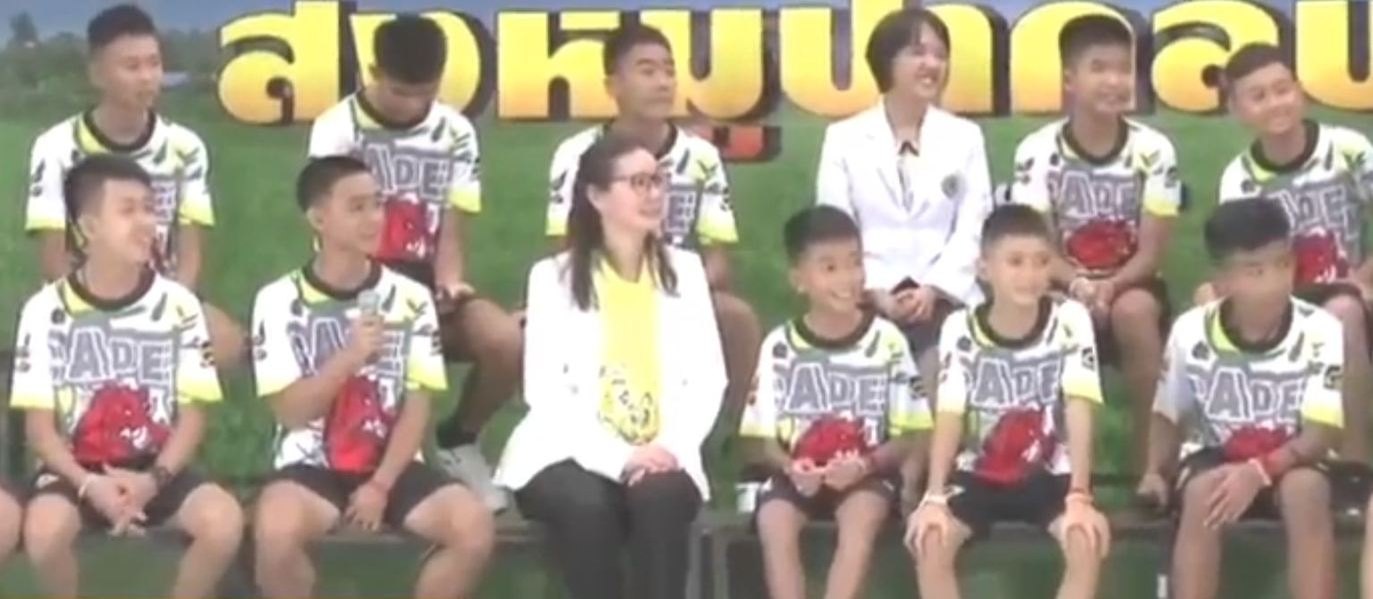 Dezvăluiri din infern! Micuții fotbaliști salvați din peștera thailandeză au fost externați! ”Săpam și auzeam voci…”