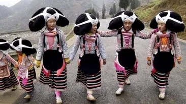 Adevarul CUTREMURATOR din spatele acestei traditii din China! Ce poarta aceste femei pe cap te poate dezgusta complet