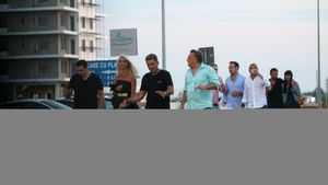 Seicii sunt mici copii pe langa Marcel Toader. Fostul sot al Gabrielei Cristea invarte pe deget patru tinere pe seara! Vezi cum