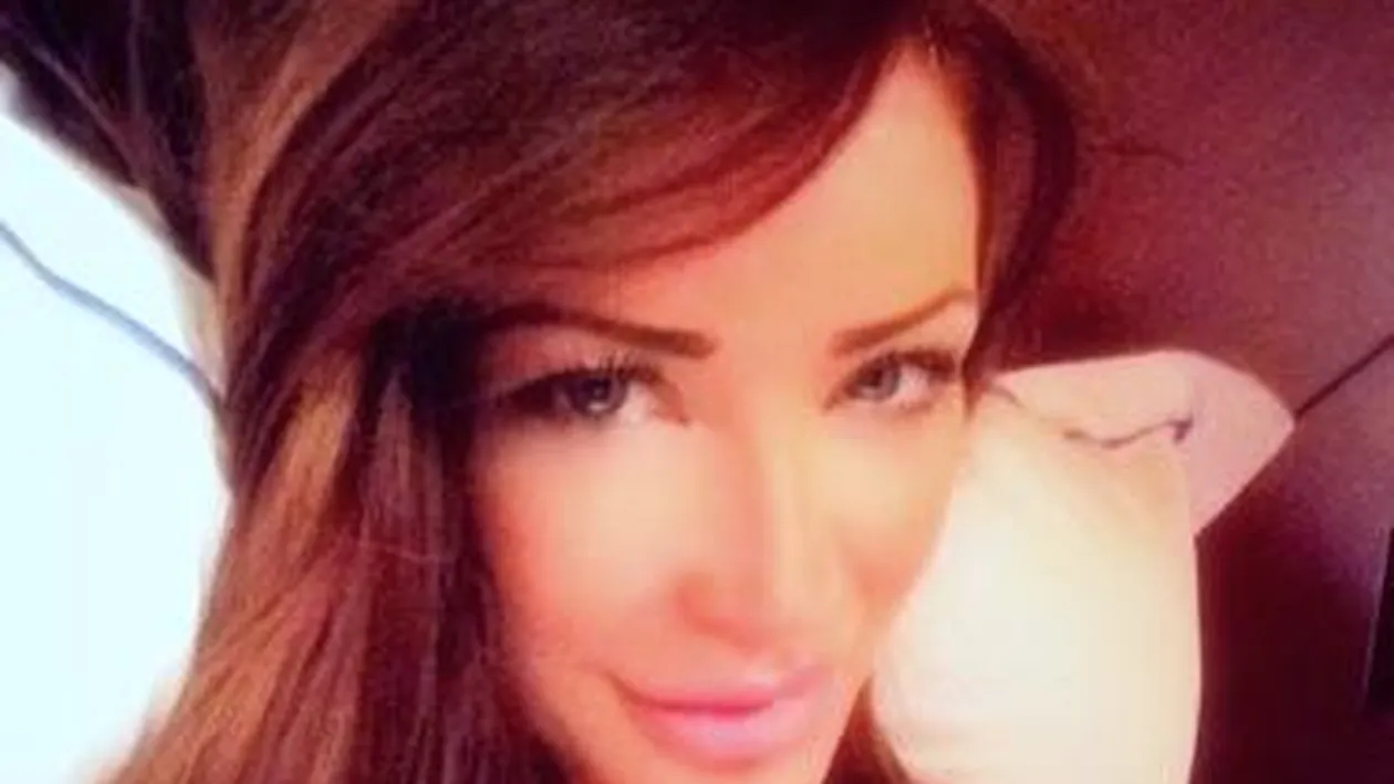 Am găsit-o pe sosia Biancăi Drăguşanu! O cheama Bianca şi e tot roşcată! Vi se pare că cele două seamănă sau nu?