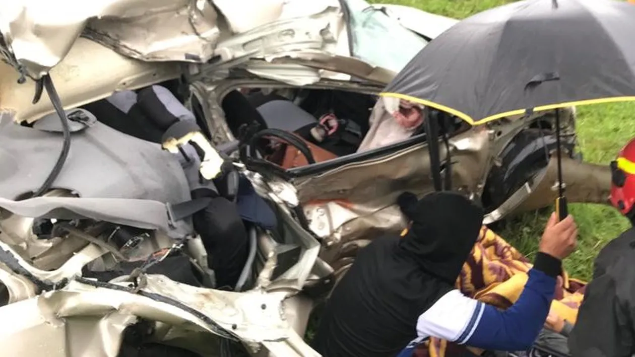 FOTO | Un bărbat a scăpat cu viață după ce a fost lovit de tren la Bacău