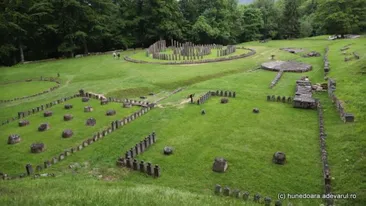 Trei persoane lovite de fulger, în situl arheologic Sarmisegetusa. Una dintre ele a murit
