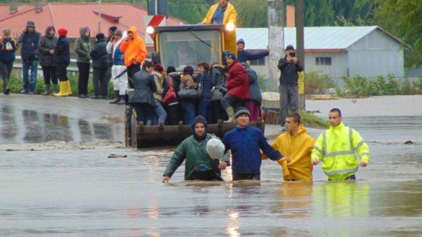 Vin ajutoarele de la stat! Câți bani poți primi de la Guvern dacă ești afectat de inundații