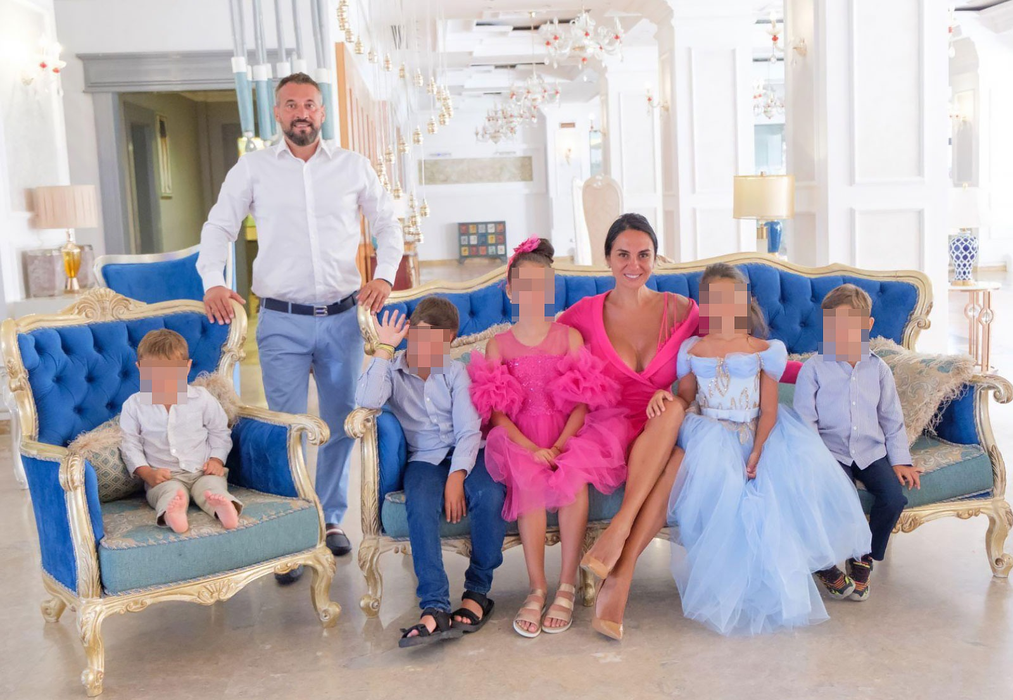 Cine este Alexandra Păcuraru, candidata în vârstă de 37 de ani la alegerile prezidențiale. Are 5 copii și 50 de fini