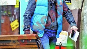 Isi usuca rufele afara