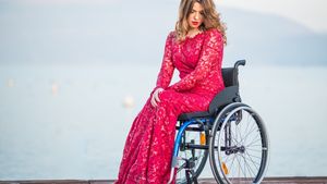 Magda Coman accident cumplit în camera de hotel! Fotomodelul ţintuit în scaun cu rotile, mesaj pentru prieteni: ”Rugaţi-vă şi pentru mine!”