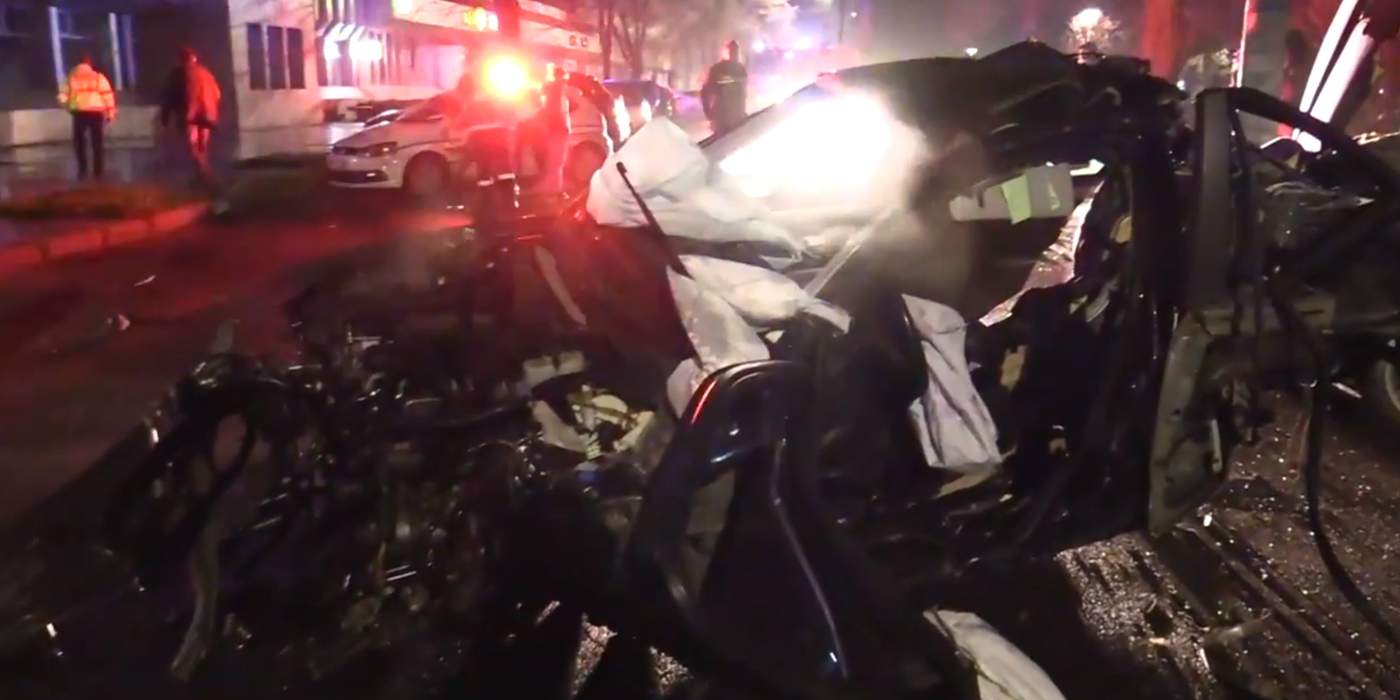Accident înfiorător în Brăila. Șoferul unui BMW, proiectat pe șosea după ce a pierdut controlul volanului și a făcut prăpăd. Bărbatul de 23 de ani, în comă la spital
