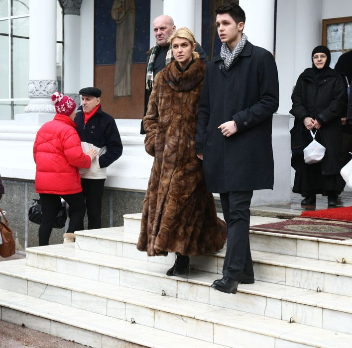 Raluca, fiica lui George Motoi, a venit la înmormântarea tatălui alături de fiul ei